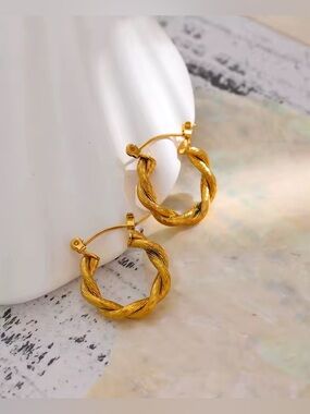 Vintage Geometric Twisted Round Gold Drop Earrings